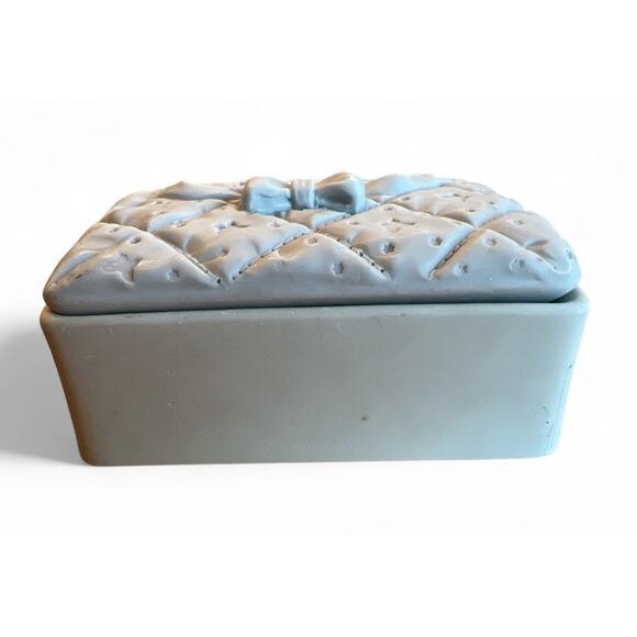 VTG DINA Ceramic Jewelry Trinket Box Butterflies Bows Quilted Lid Light Blue - Picture 3 of 7